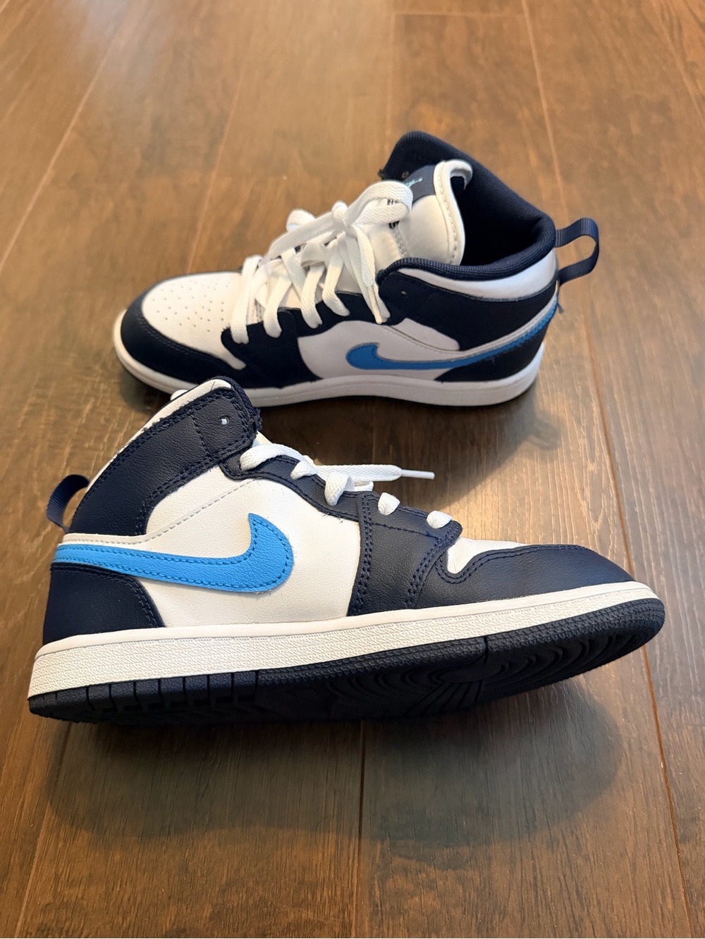Nike KidsWhite Navy Blue Sneakers with Light Blue - Picture 3 of 4